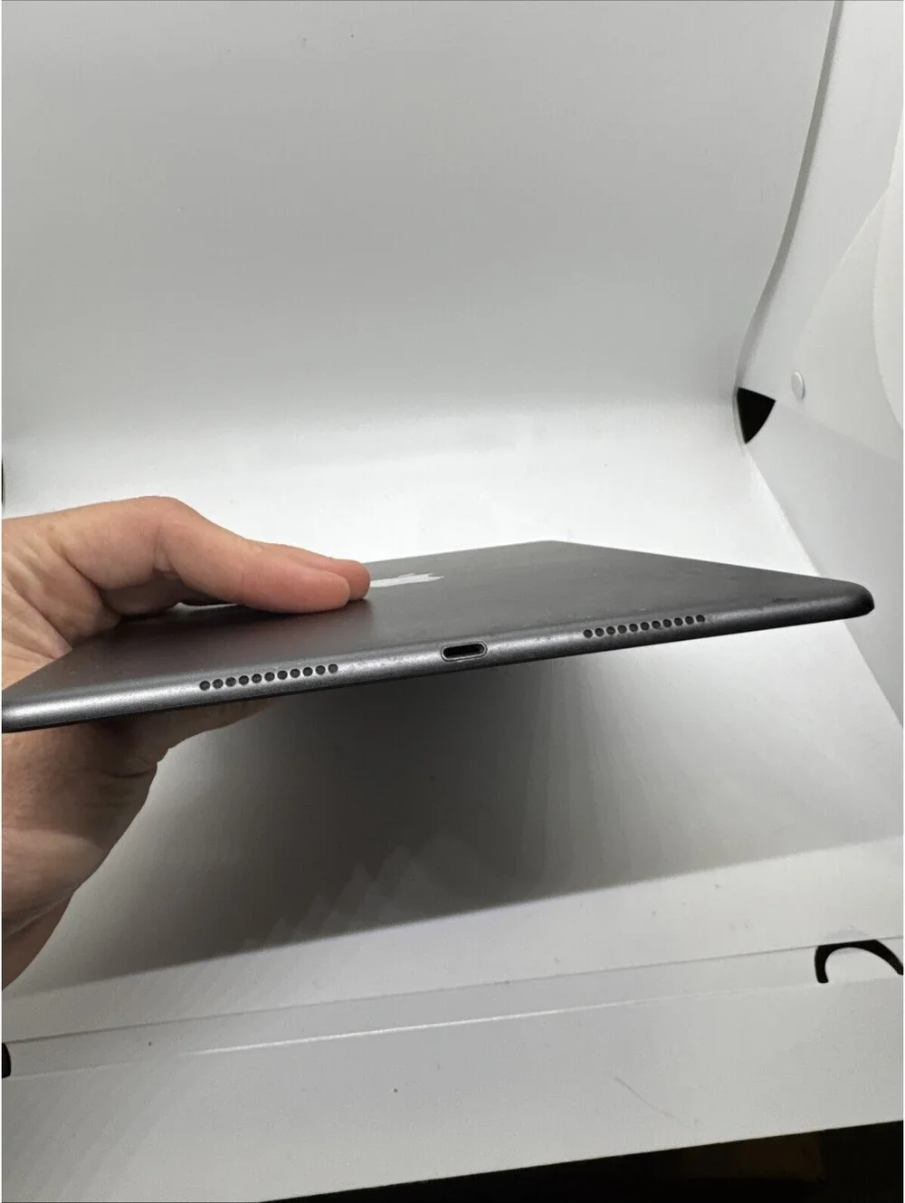 Apple iPad Air (3rd Gen) A2152 64GB - Wi-Fi - Space Gray (READ). For Parts Not W